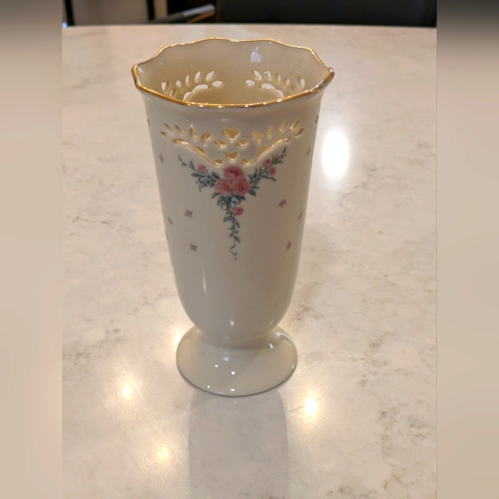 Lenox Cream Bouquet Accent Porcelain Vase 24 K Gold Trim
